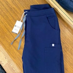 Brand new never worn FIGS-yola skinny pants